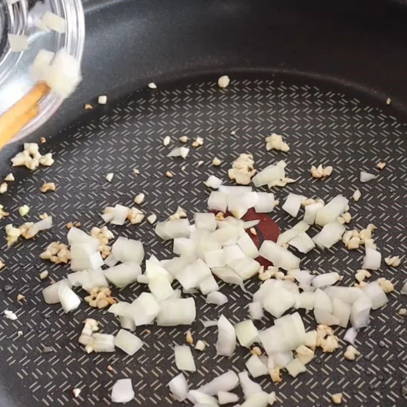 Step 5 Stir-Frying Fish with Onions Crispy Fried Salmon