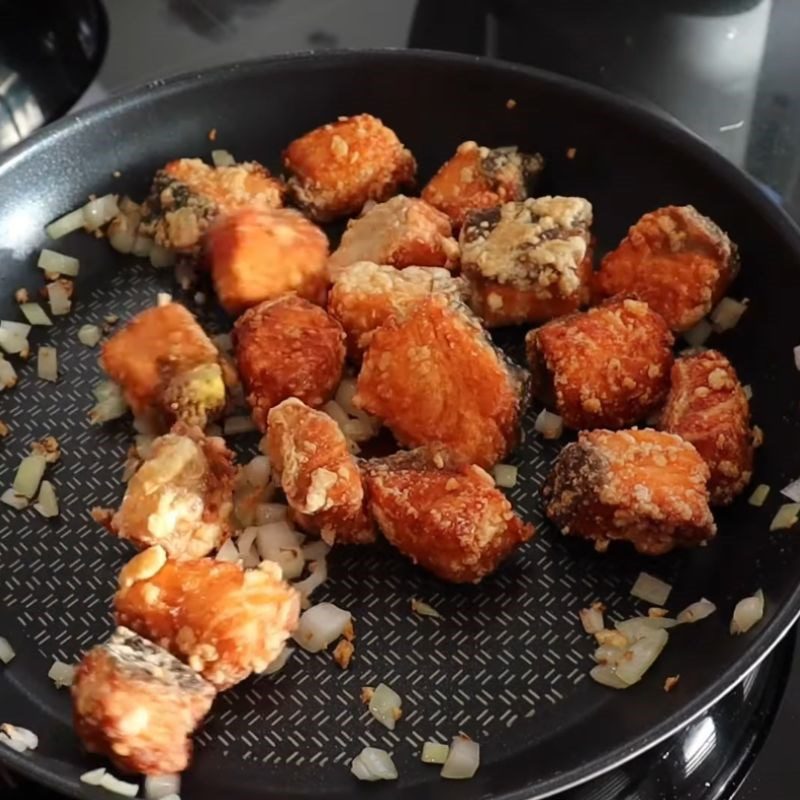 Step 5 Frying fish with onion Crispy salmon