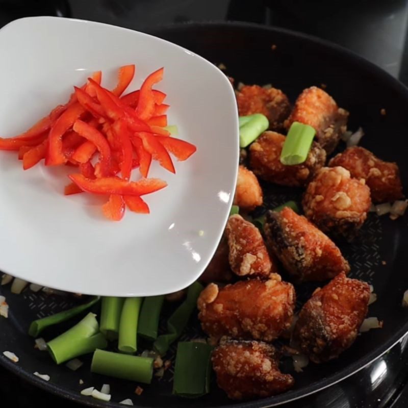 Step 5 Frying fish with onion Crispy salmon