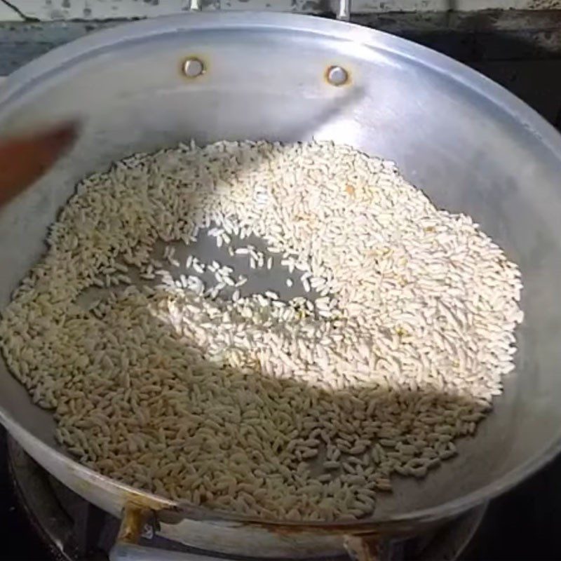 Step 1 Roasting Rice Eel Porridge with Green Onion