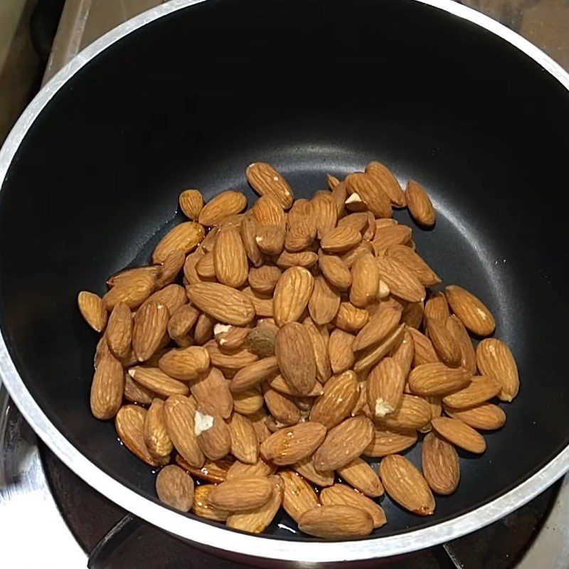 Step 1 Roast almonds with oil Salted roasted almonds