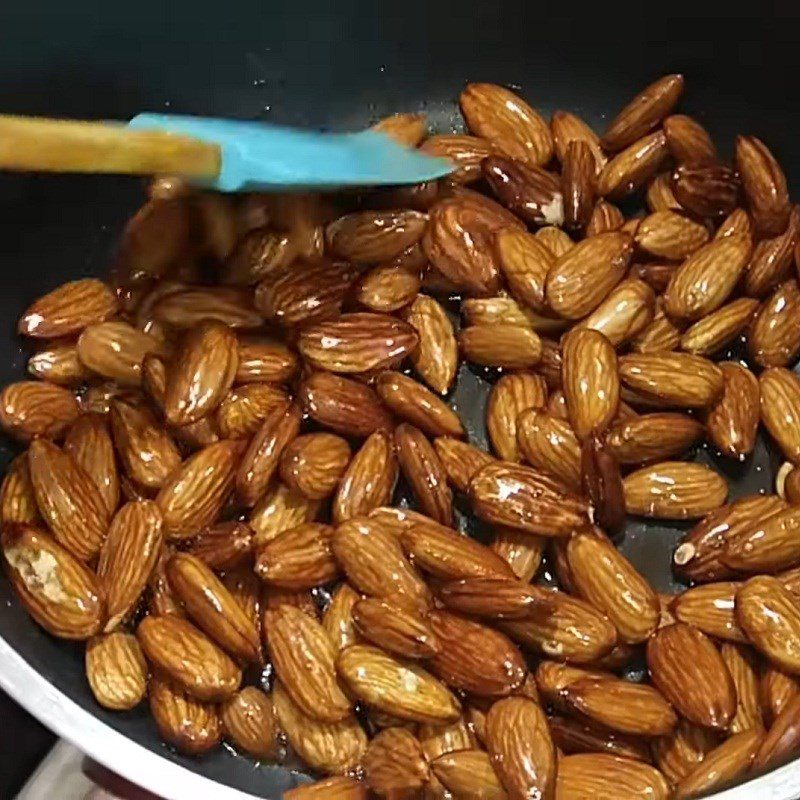 Step 1 Roast almonds with oil Salted roasted almonds