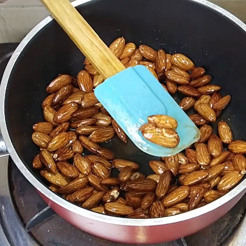 Step 1 Roast almonds with oil Salted roasted almonds