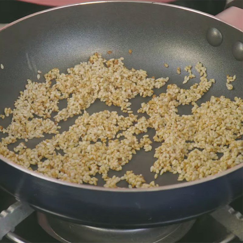 Step 3 Roast sesame Salad with roasted sesame sauce