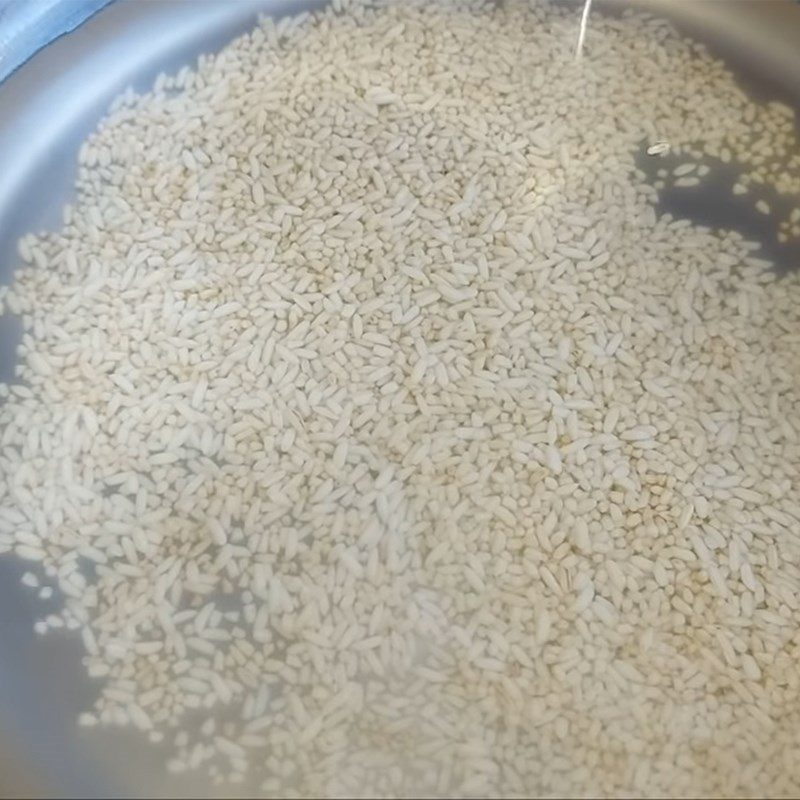 Step 6 Roast and cook rice for vegetarian porridge