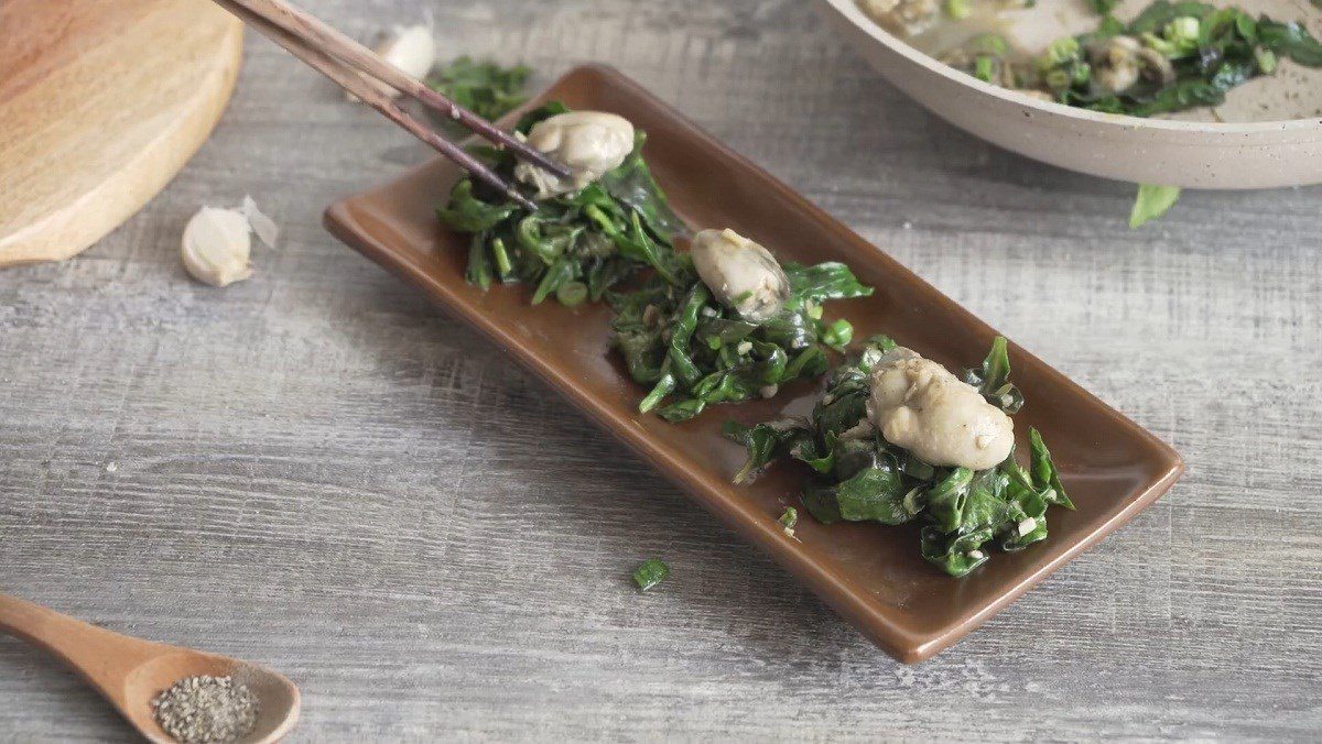 Ground Squash Stir-Fried with Oyster Garlic