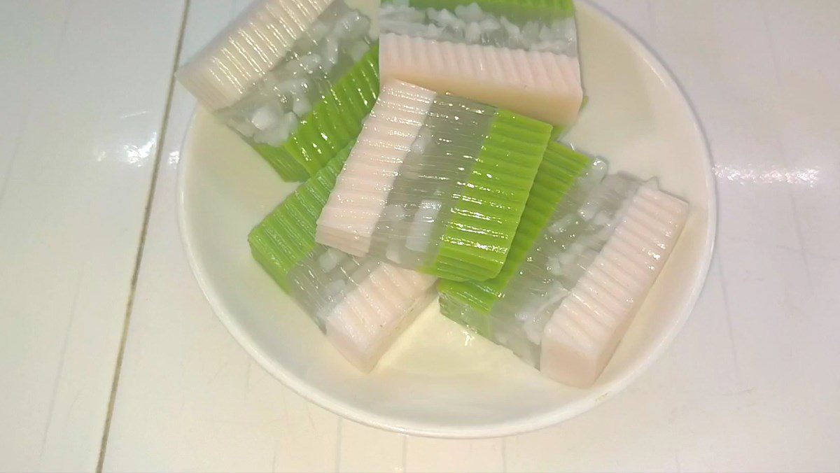 Coconut Jelly Strands with Coconut Milk and Pandan Leaves