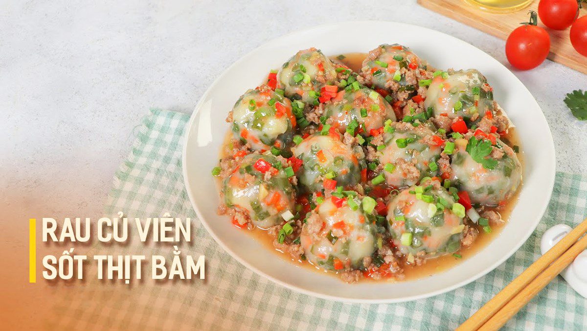 Vegetable balls with minced meat sauce