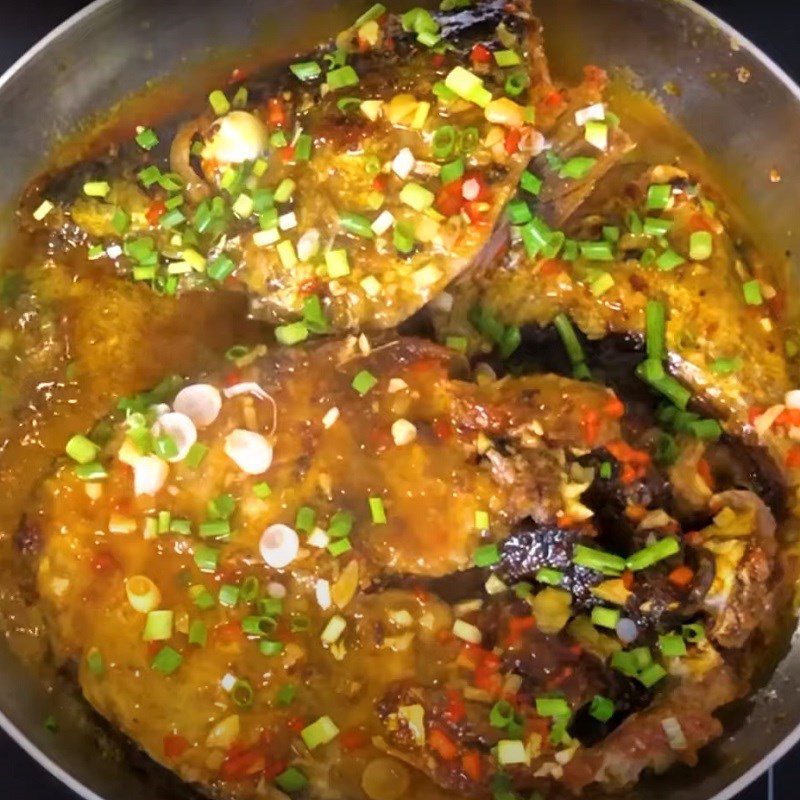 Step 4 Simmering tuna Tuna with garlic and chili