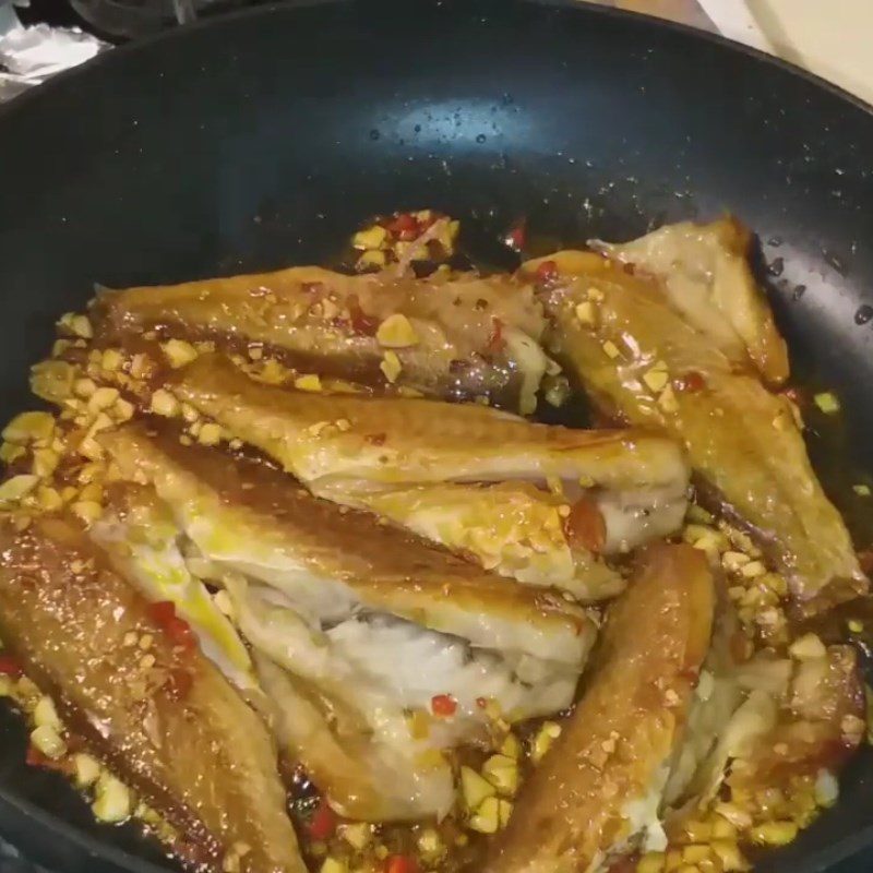 Step 3 Simmering Dried fish with garlic sauce