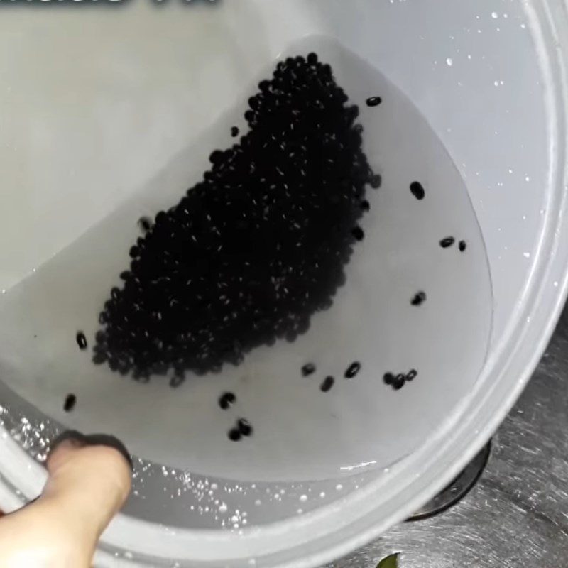 Step 1 Wash black beans Black Bean Dessert with Agar