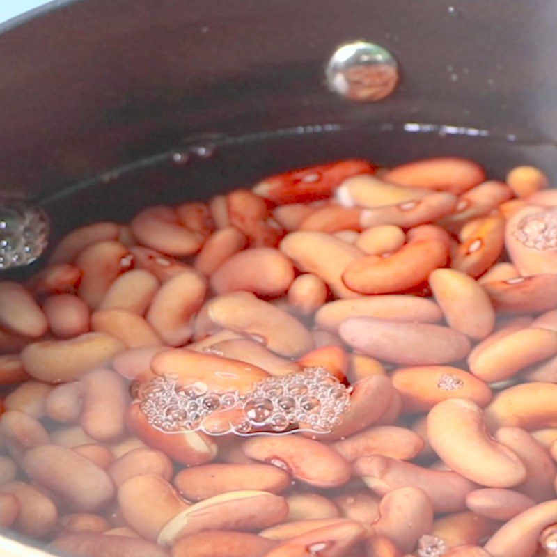 Step 1 Wash and simmer red beans Red bean dessert with sticky rice