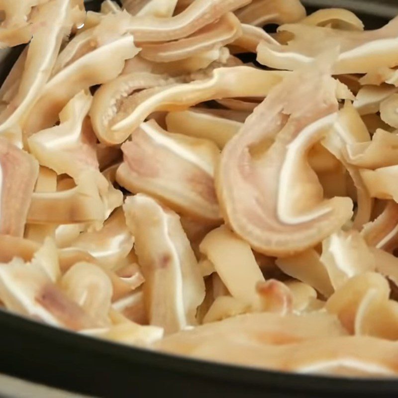 Step 4 Drying pig ears Crispy fried pig ears