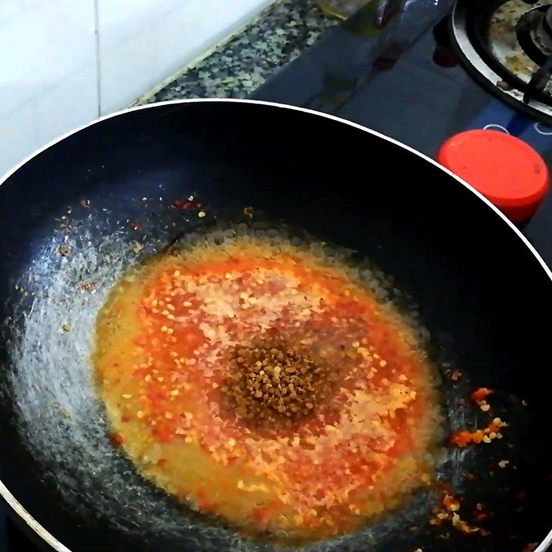 Step 3 Cook the salt Salt and Chili Roasted Crab Claw