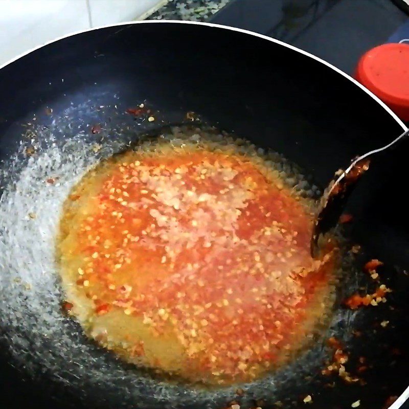 Step 3 Cook the salt Salt and Chili Roasted Crab Claw