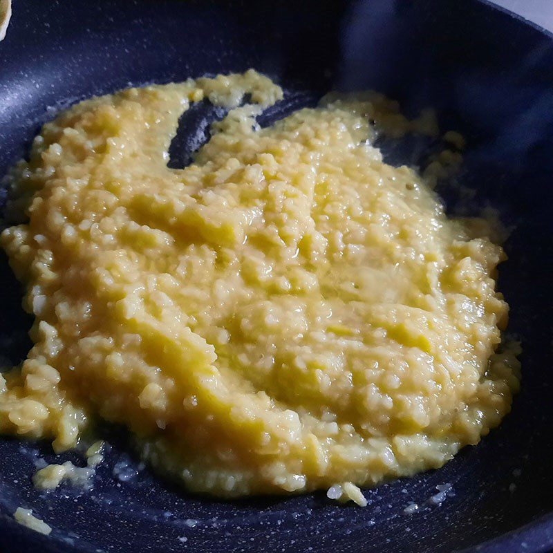 Step 1 Cook the mung bean filling for Sweet Tapioca Cake