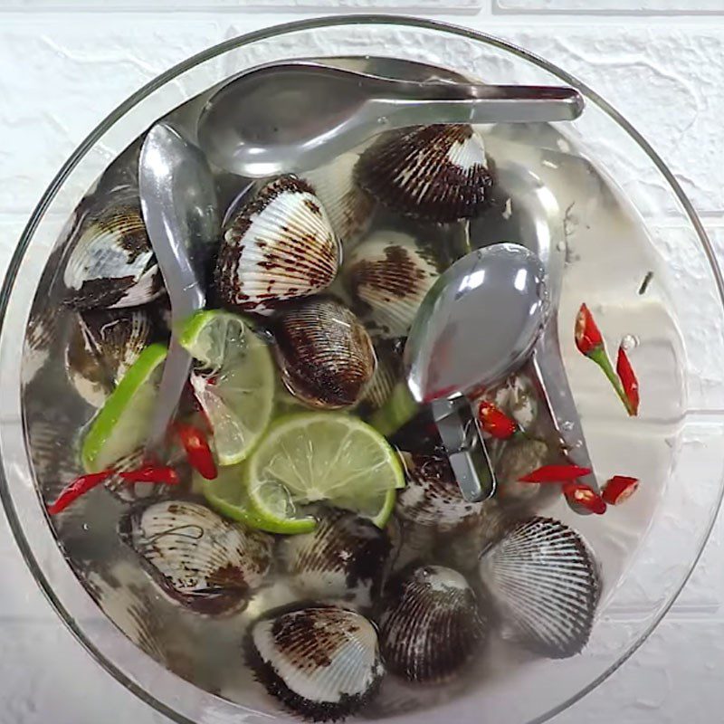 Step 1 Prepare sea snails for sweet and sour sea snail salad