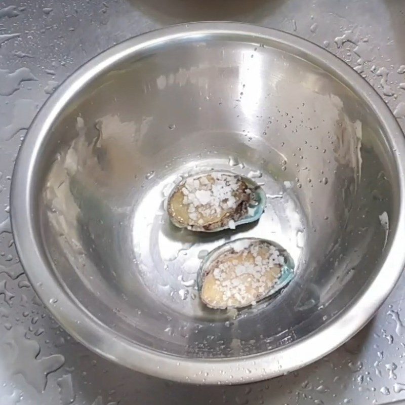 Step 1 Prepare the abalone Abalone and Carrot Porridge for babies
