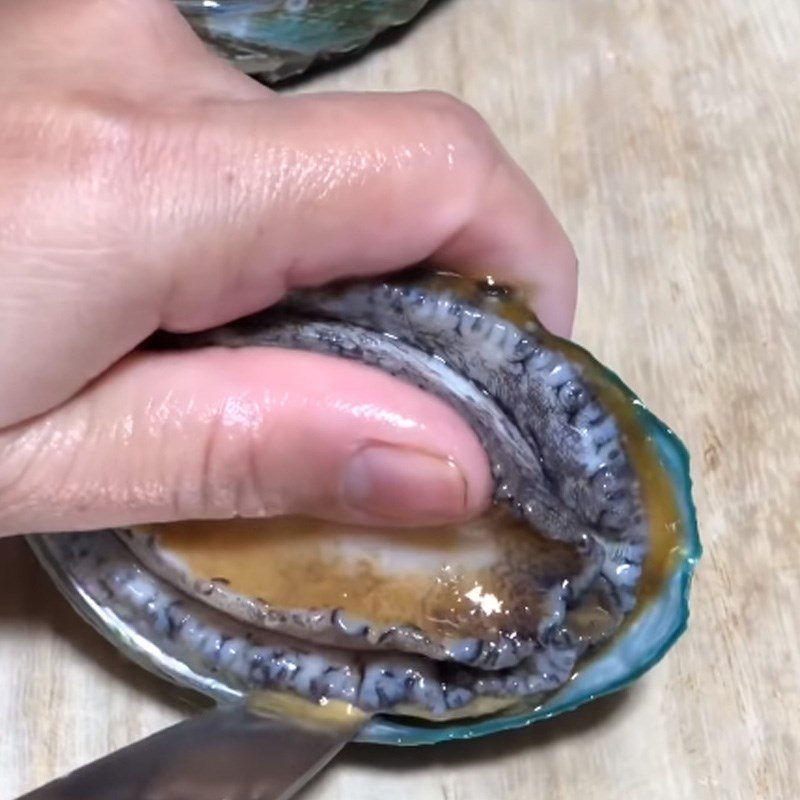 Step 1 Prepare abalone How to make abalone soup with fish maw