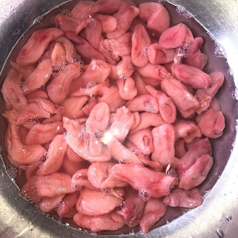 Step 1 Prepare basa fish stomach Stir-Fried Basa Fish Stomach with Lemongrass and Chili (recipe shared by a user)
