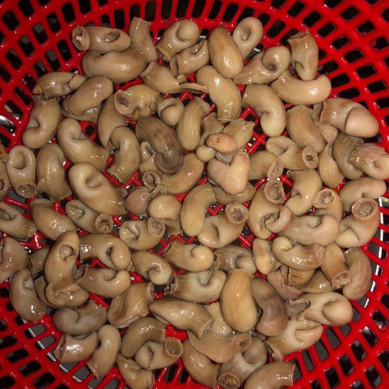 Step 1 Prepare the pangasius stomachs Stir-fried pangasius stomachs with lemongrass and chili (recipe shared by user)