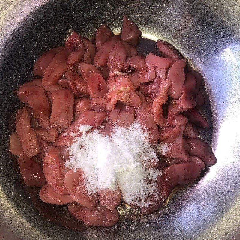 Step 1 Prepare basa fish stomach Stir-Fried Basa Fish Stomach with Lemongrass and Chili (recipe shared by a user)