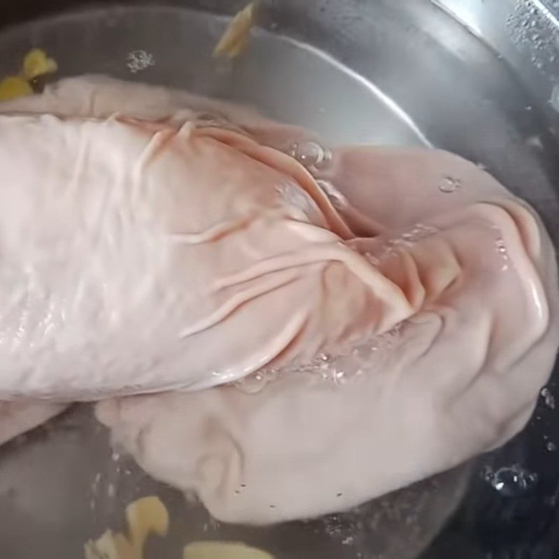 Step 1 Prepare the pig stomach Steamed pig stomach with pepper