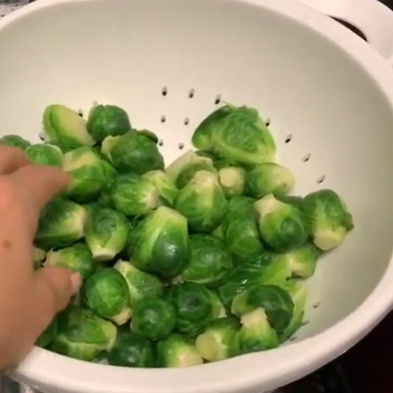 Step 1 Prepare the cabbage Stir-fried Mini Cabbage with Beef