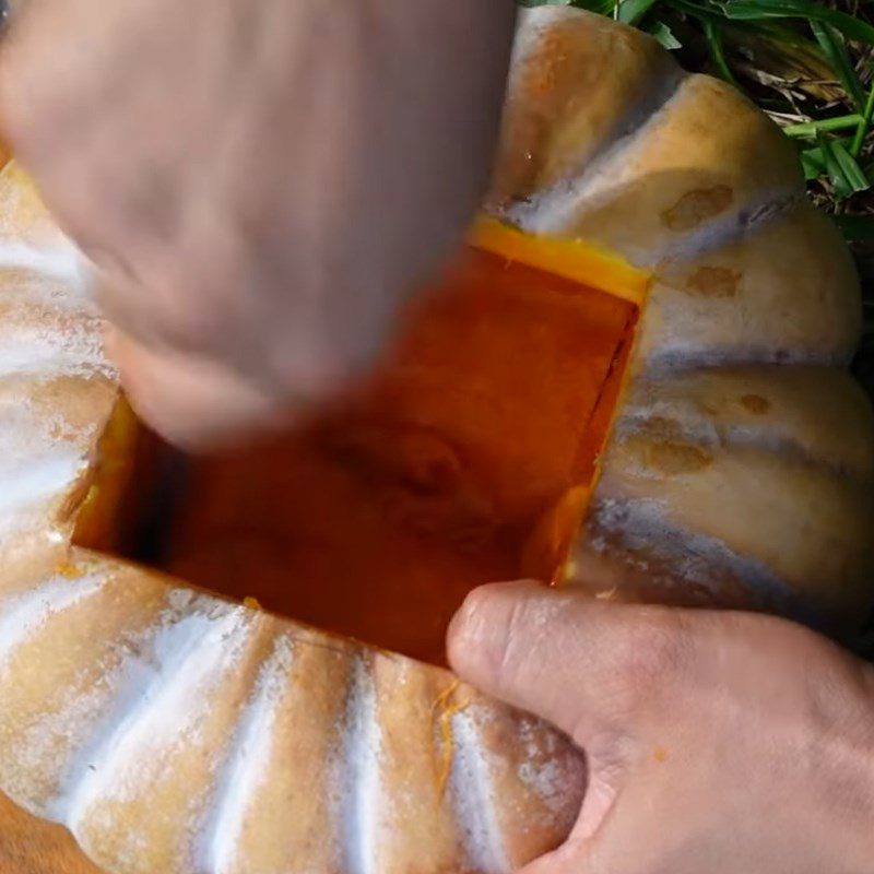 Step 2 Prepare the pumpkin for roasted black chicken stuffed with pumpkin