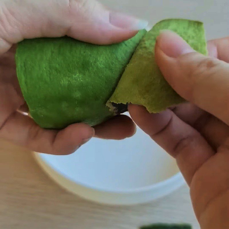 Step 1 Prepare the avocado for avocado pudding for babies