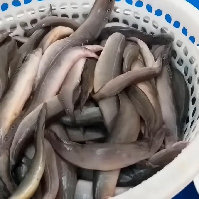 Step 1 Cleaning the Dried Eel