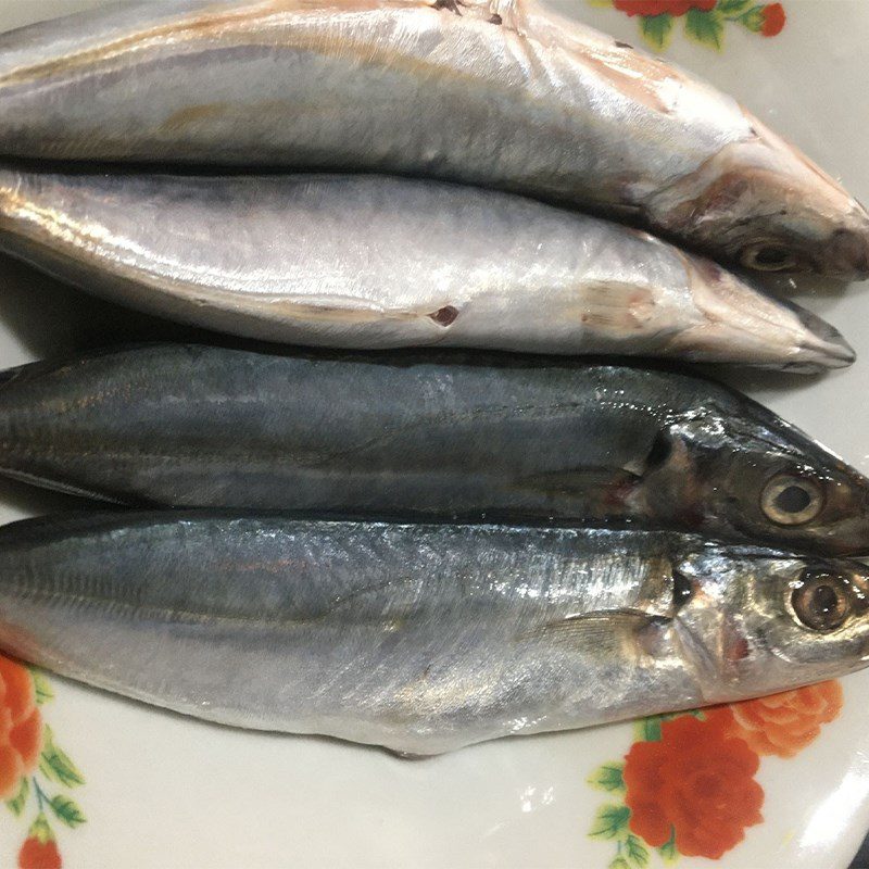 Step 1 Prepare mackerel Crispy fried mackerel
