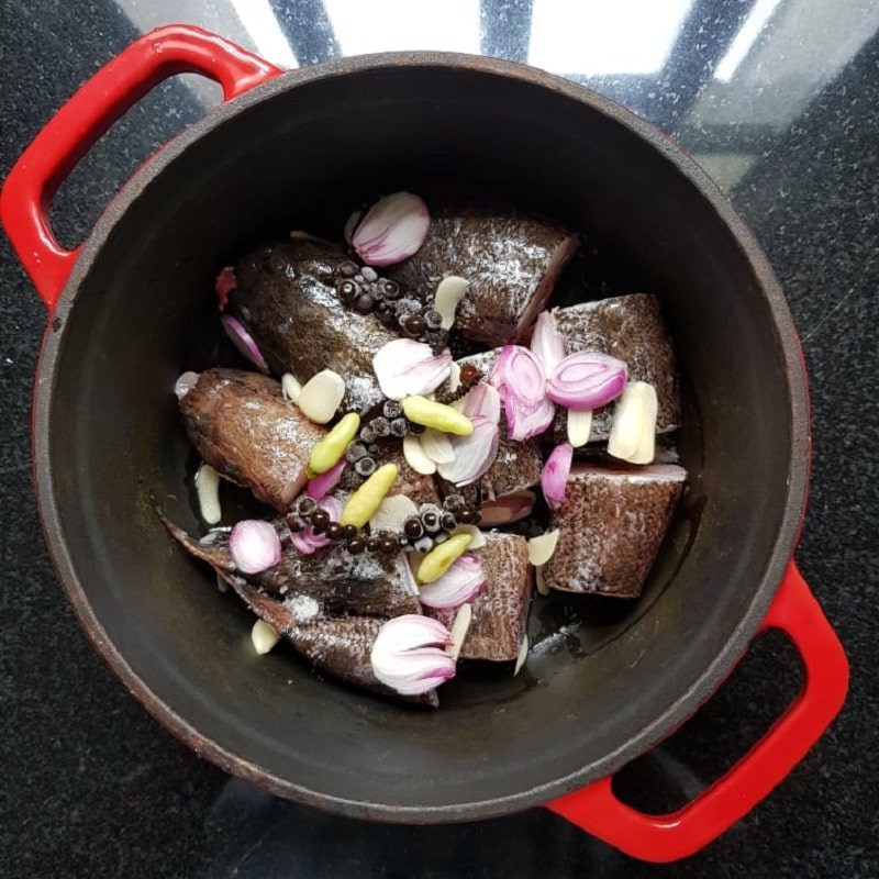 Step 1 Prepare the goby fish Coconut Braised Goby Fish