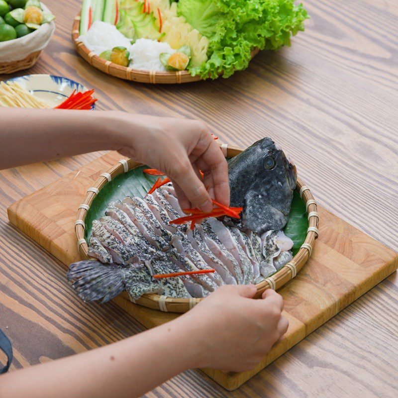 Step 1 Prepare the grouper fish Hotpot with grouper fish and lime