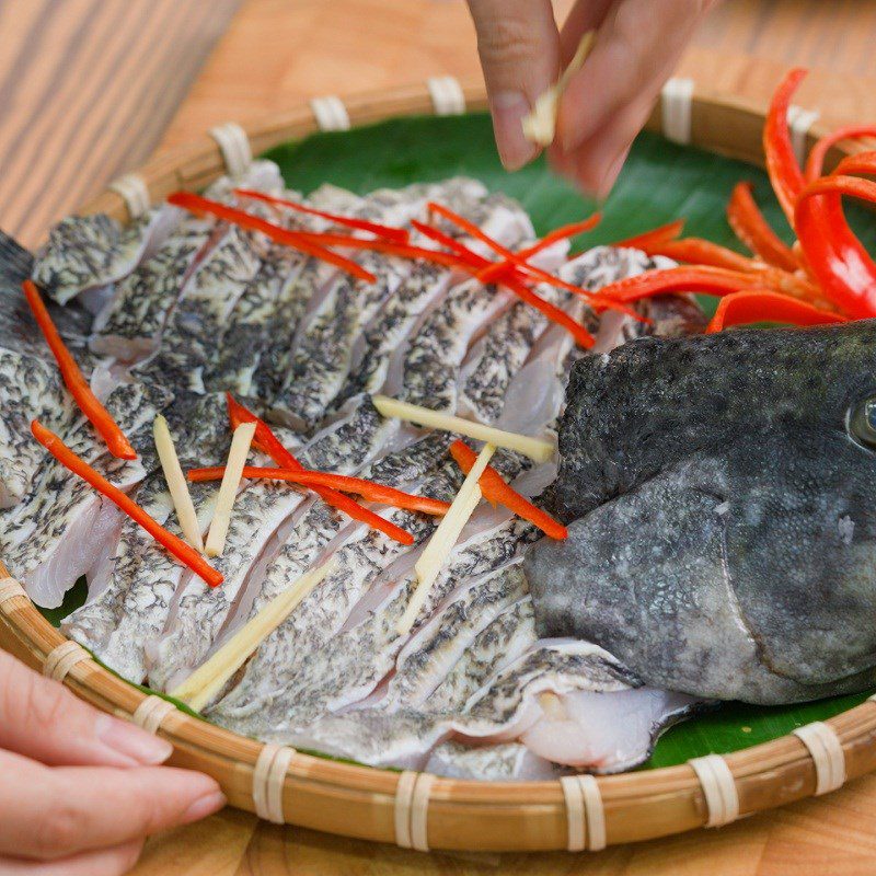 Step 1 Prepare the grouper fish Hotpot with grouper fish and lime
