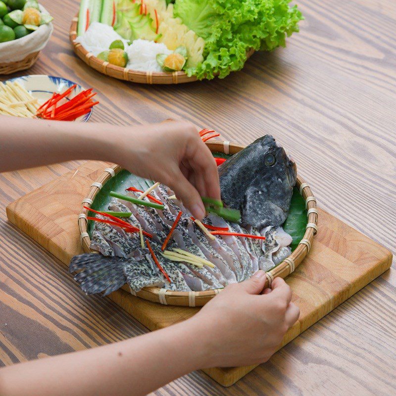 Step 1 Prepare the grouper fish Hotpot with grouper fish and lime