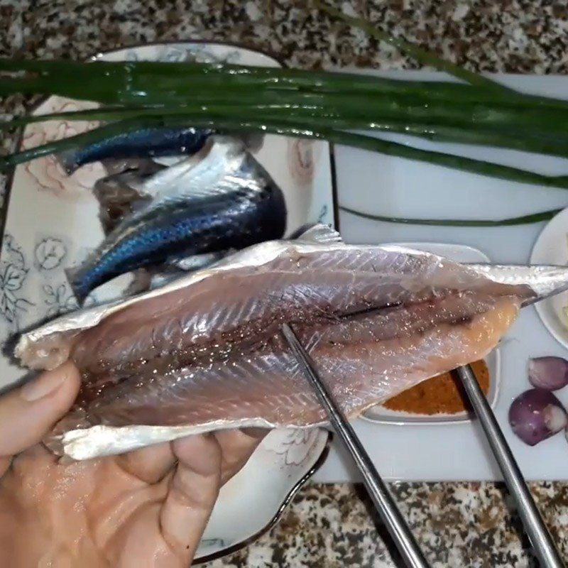 Step 1 Prepare Spanish Mackerel Fried with Scallion Bulbs