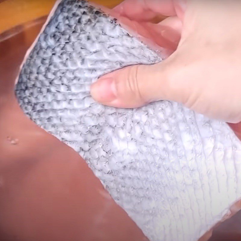 Step 1 Preparing the salmon for Dried salmon made with an oven