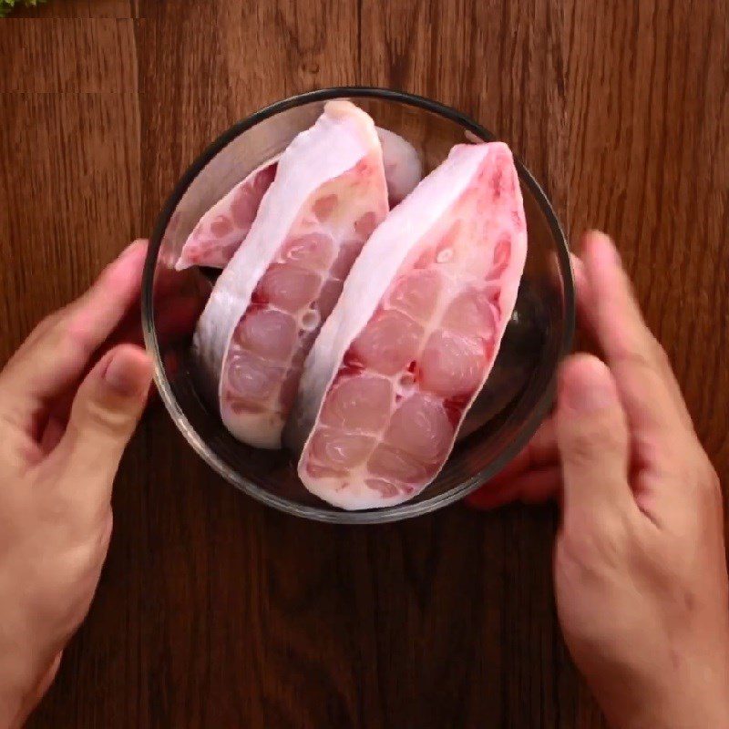 Step 1 Prepare catfish for Sour Bamboo Shoot Soup