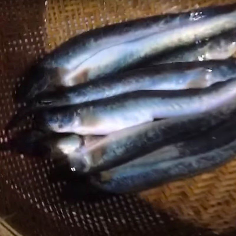 Step 1 Prepare mudfish for Mudfish Hotpot