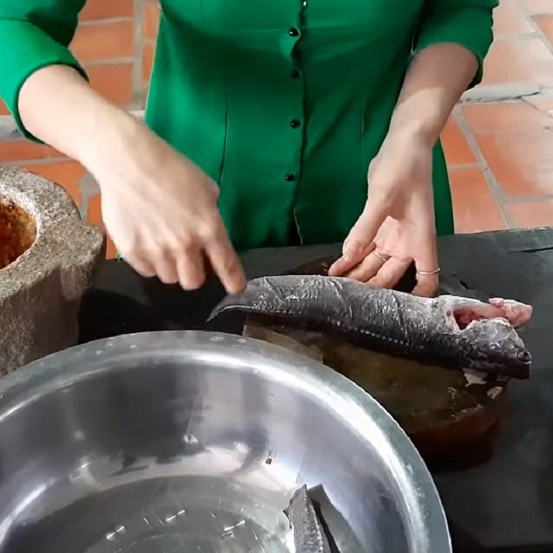 Step 1 Prepare snakehead fish Grilled snakehead fish with ginger and lemongrass