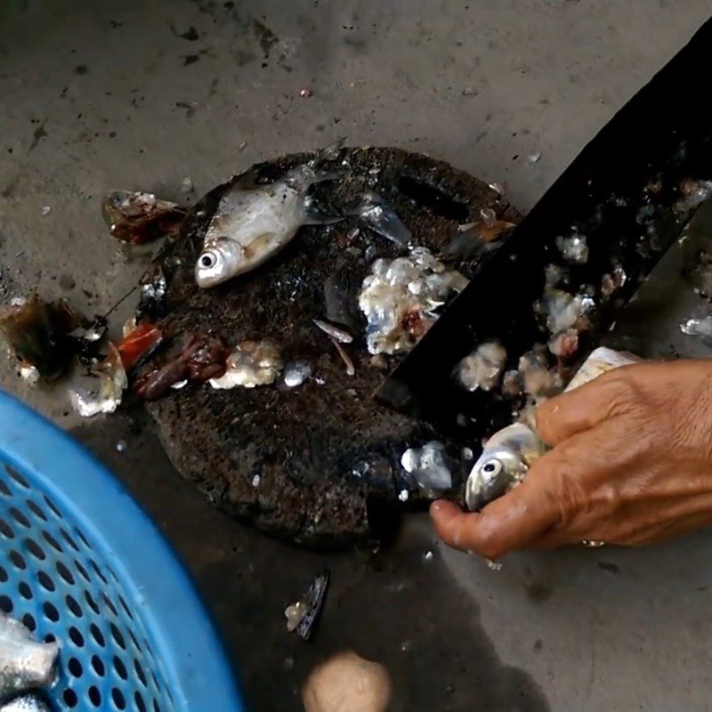 Step 1 Prepare the Catfish Fried Catfish with Lemongrass and Chili