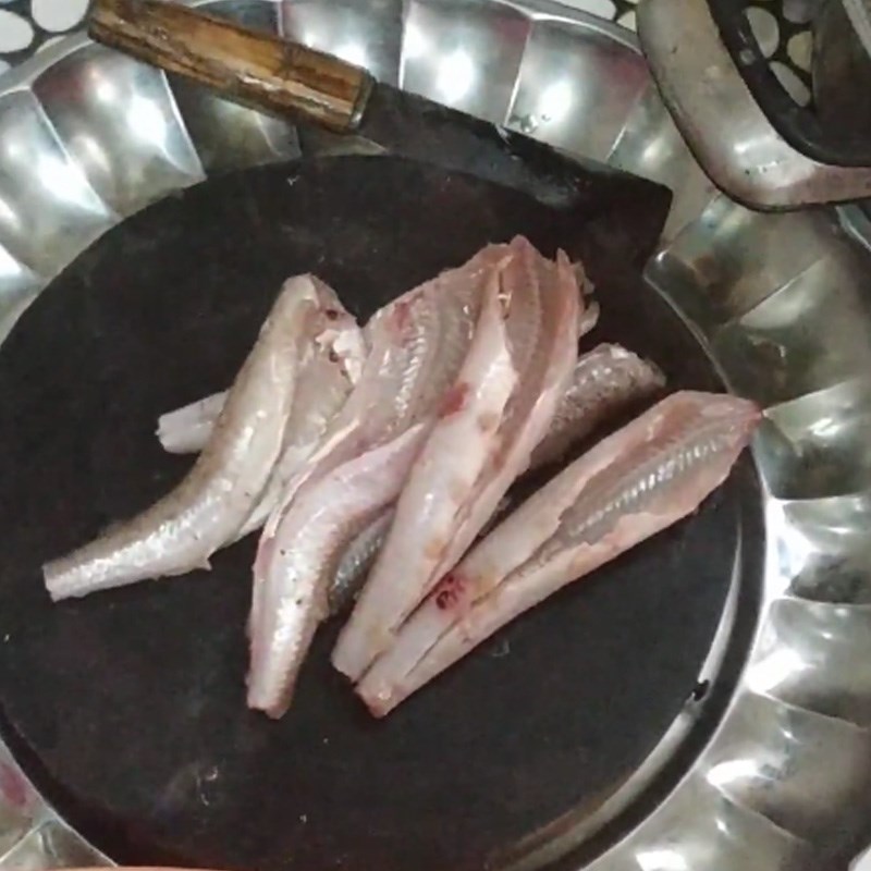 Step 1 Prepare the mullet Grilled mullet with onion