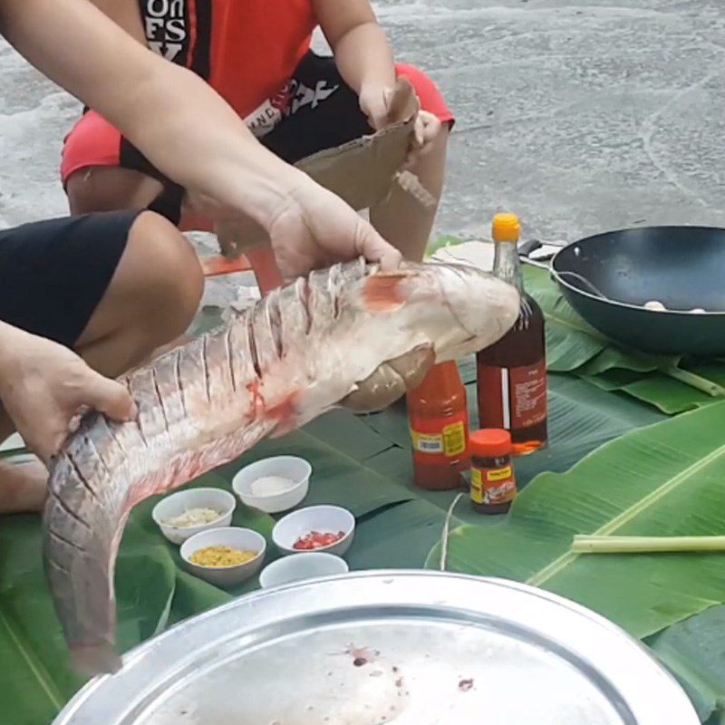 Step 1 Prepare the catfish Grilled catfish with chili salt