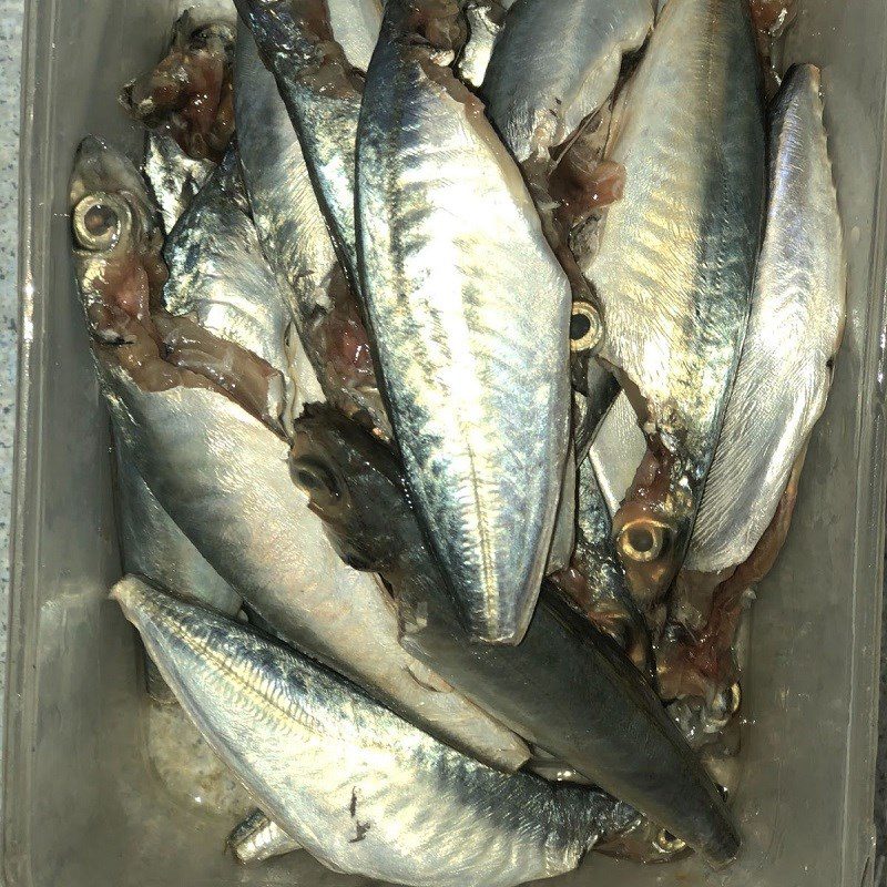 Step 1 Prepare mackerel for Sour Tamarind Soup