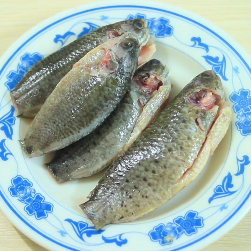 Step 1 Prepare swamp fish for Sour Soup