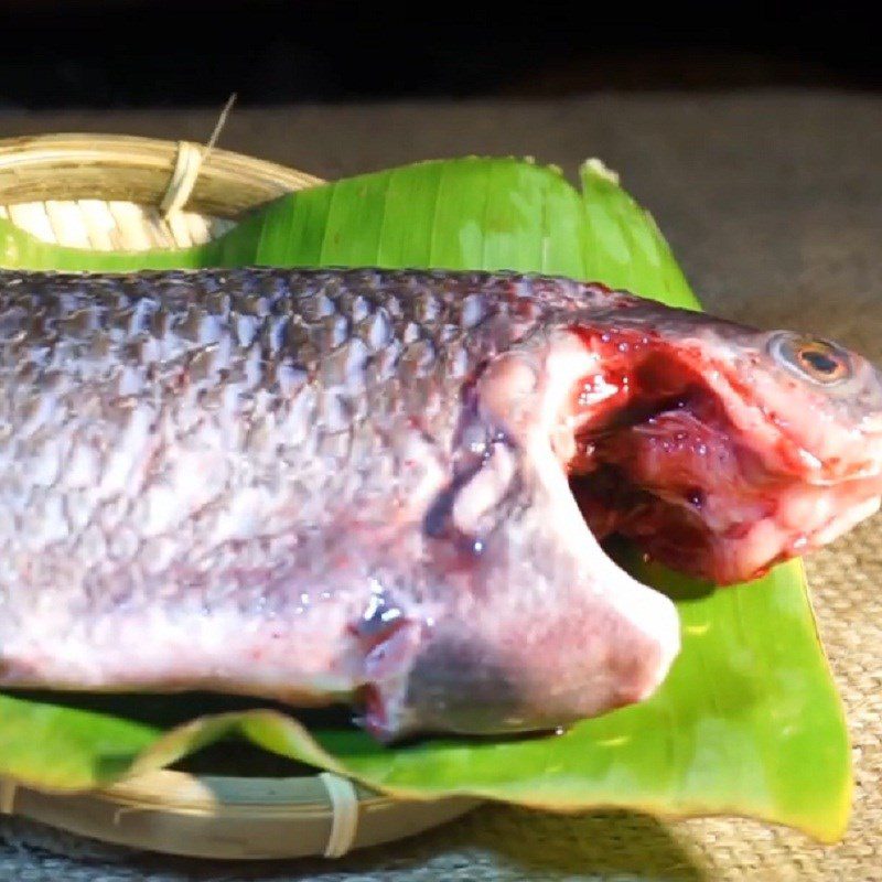 Step 1 Prepare the Tilapia for Sour Fish Soup