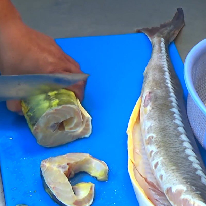 Step 1 Prepare the sturgeon Sturgeon grilled with salt and chili