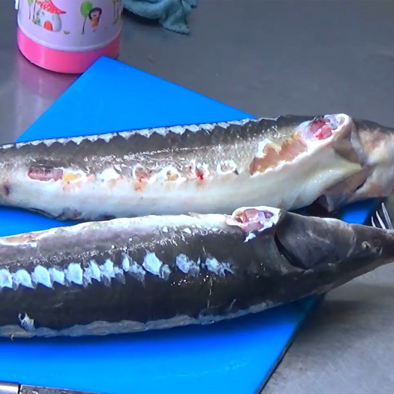 Step 1 Prepare the sturgeon Sturgeon grilled with salt and chili