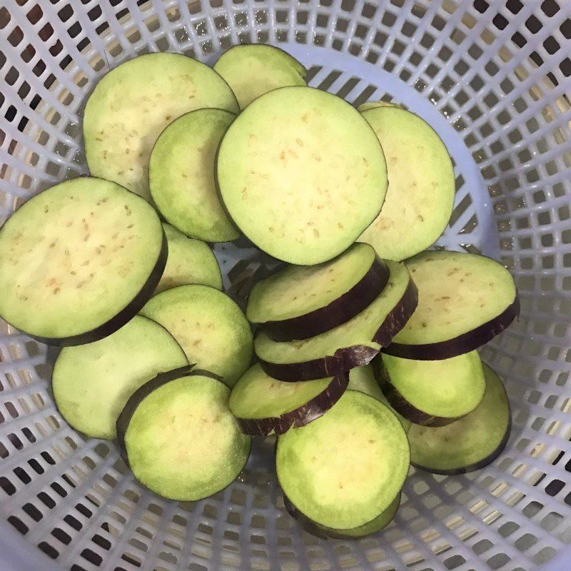 Step 1 Prepare the eggplant Eggplant fried with breadcrumbs